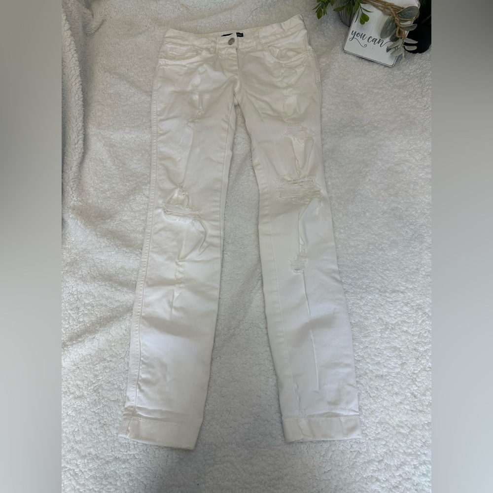 Dolce & Gabbana white distressed jeans. Size 0 (US), 36 (Italy)